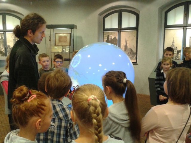 W muzeum klasy 2a i 3a,b